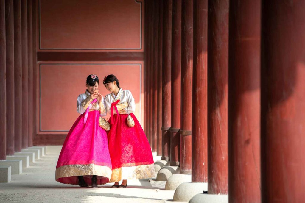 Working Holiday v Jižní Koreji - Ženy v tradičních korejských oděvech hanbok